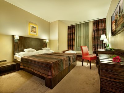 EA Hotel Crystal Palace**** - three-beded room